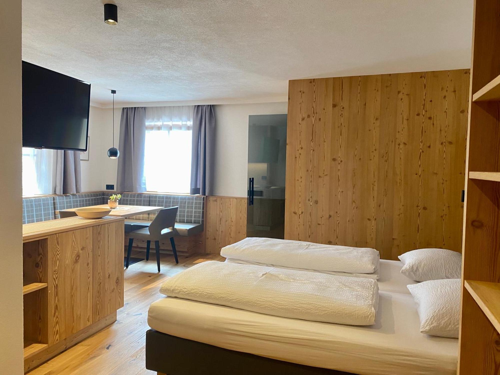 Ciasa La Roesa Apartment Бадия Екстериор снимка